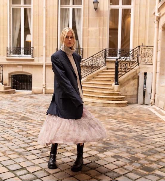 秋冬靴子搭配_馬丁靴穿搭技巧_切爾西靴配什么襪子