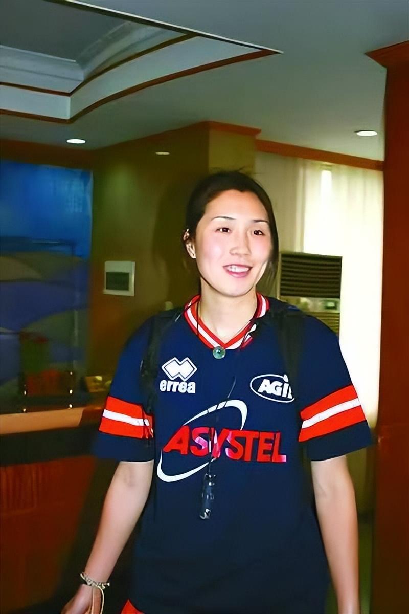 中國(guó)女排地位特殊！名將王麗娜退役轉(zhuǎn)型，40 歲生娃超幸福