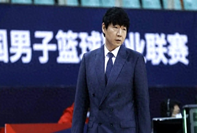 山東男籃險棋：放棄亨特，押寶威廉姆斯？新賽季外援策略深度解析