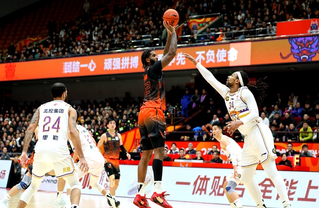 cba山東隊(duì)外援_山東男籃外援續(xù)約 克里斯 鮑威爾 威廉姆斯