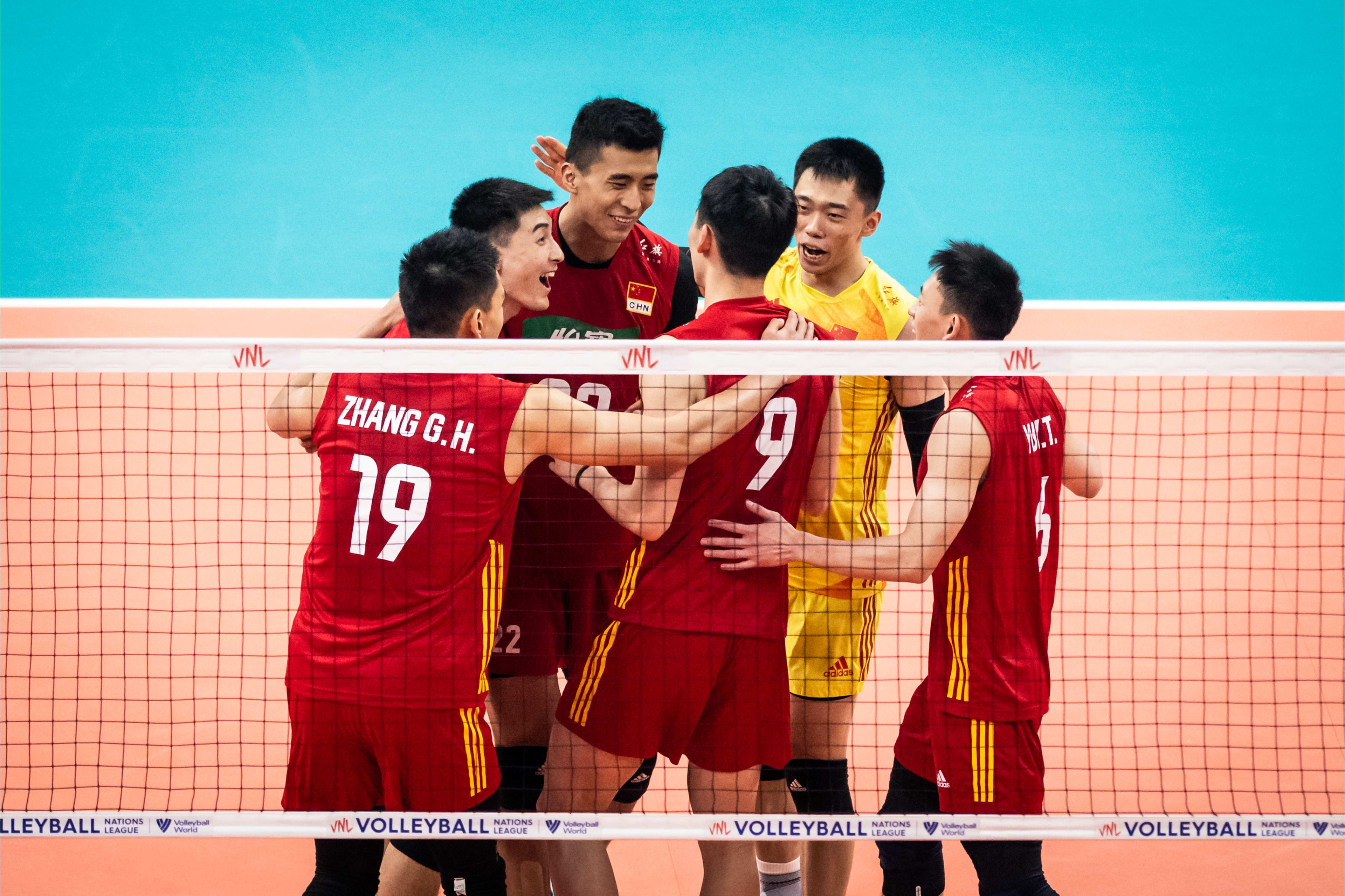 中國男排3-1逆轉(zhuǎn)保加利亞！于垚辰精妙組織建功，世界排名升至第13位